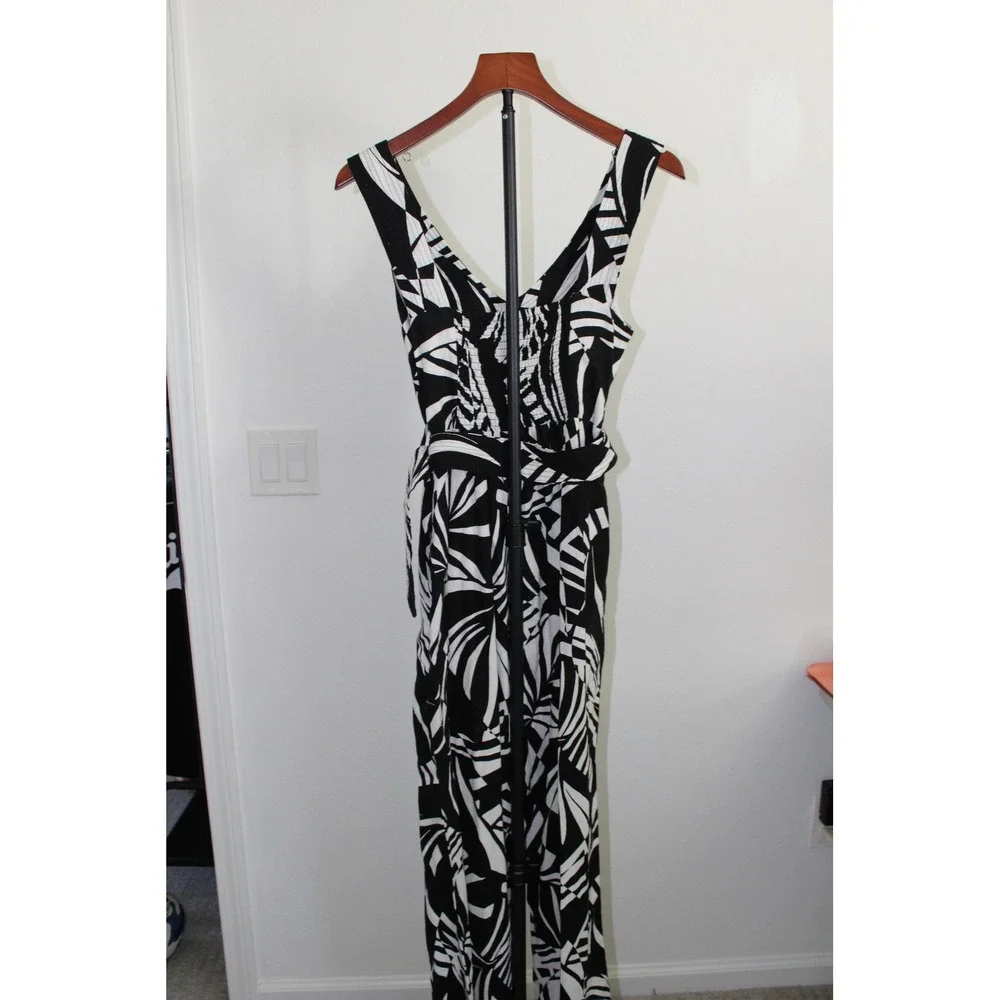 Tahari Black White Palm Leaf Sleeveless Wide Leg Belted Jumpsuit‎ Pockets Size 4